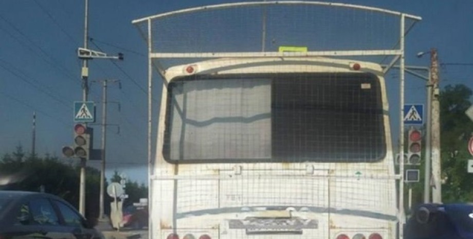 Автобус с антидроновой сеткой в Белгороде