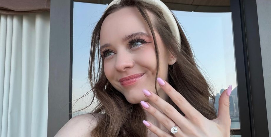 Куда-то вон то кольцо.