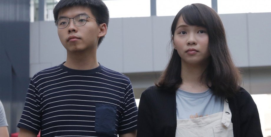 Задержанные Джошуа Вонг и Агнес Чоу. Фото: South China Morning Post