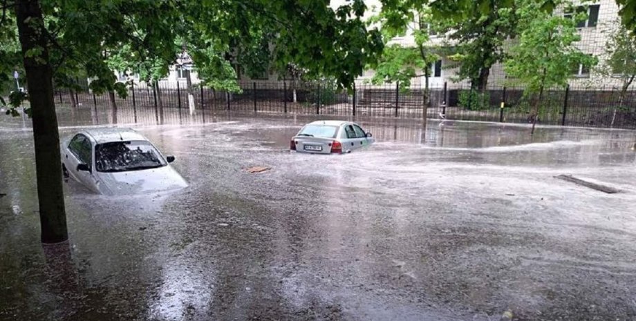 дождь, потоки воды, машины, киев, фото