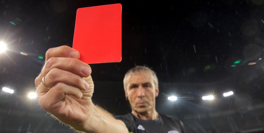 червона картка у футболі