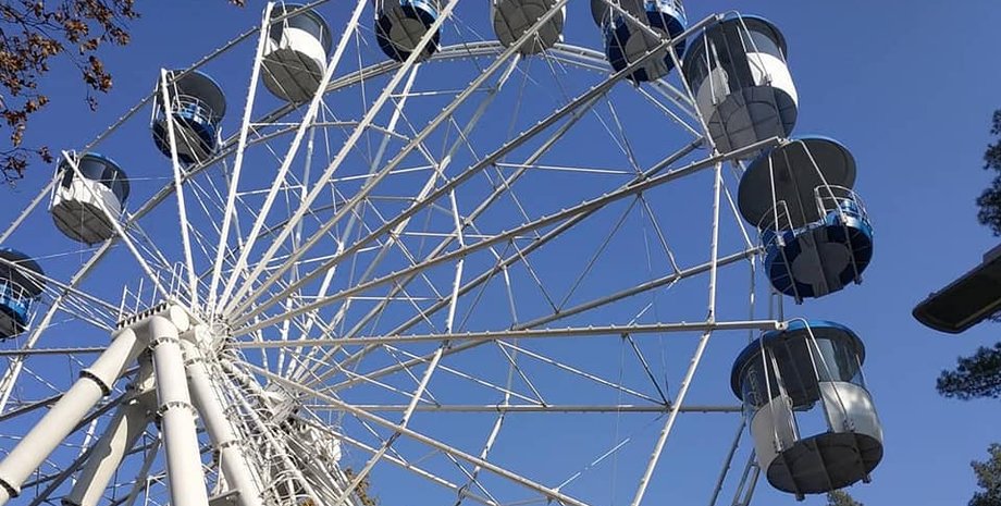 Колесо обозрения в Черкассах Колесо обозрения в Черкассах остановилось