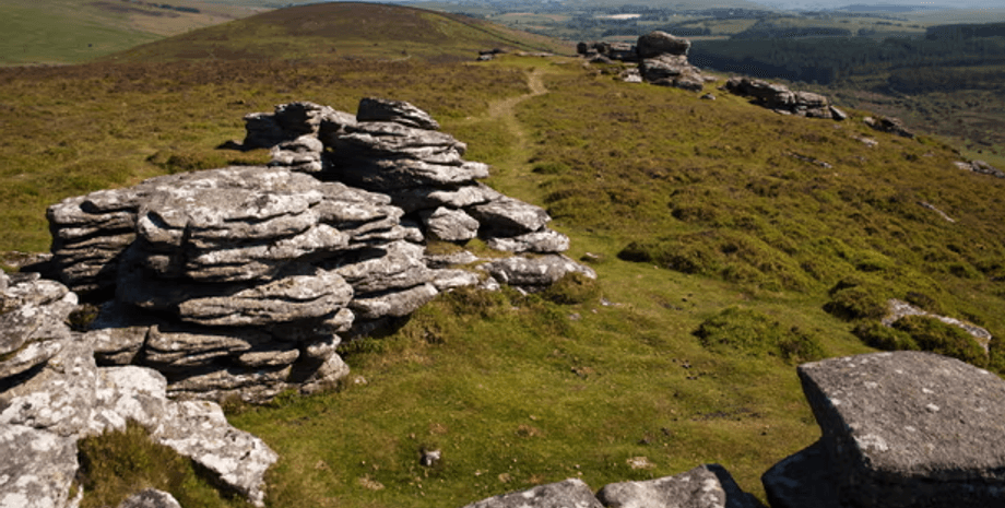 каменный век, каменный век, древние люди, археологи, кремневые артефакты, Девонские болота, Дартмур, летописные россыпи, охотники-собиратели, доисторические орудия труда, ландшафтные наблюдения