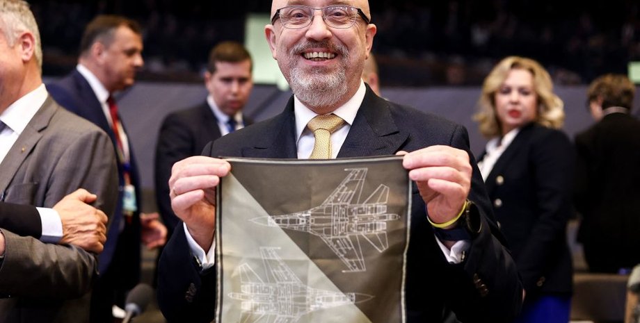 Министр обороны Украины, Алексей Резников, рамштайн, резников платок, резников самолеты, резников вооружение, резников в брюсселе