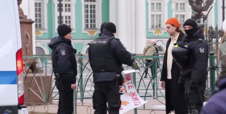 новости россии, одиночный пикет РФ, Давайте жить дружно, кот леопольд, автозак, задержание