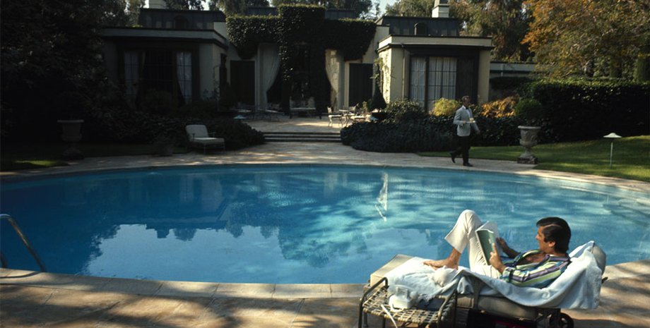 Роберт Эванс у бассейна/Фото: Hollywood Reporter