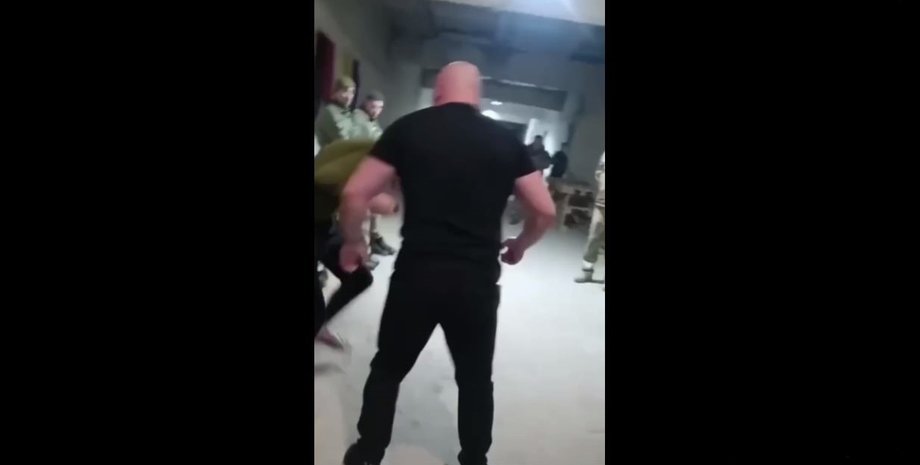 избиение срочника на житомирщине