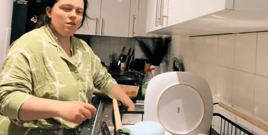 Домохозяйка на кухне