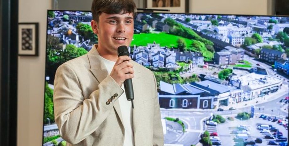 Подросток стал миллионером, миллионер, бросил школу, открыл свою компанию, бизнес, PR-компания, не сдал экзамены,