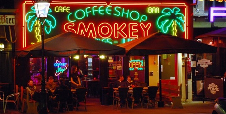 Амстердам, кофешоп, марихуана, каннабис, туристы