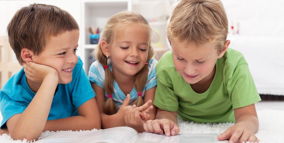 Дети с книгой, дети читают, дошкольное образование