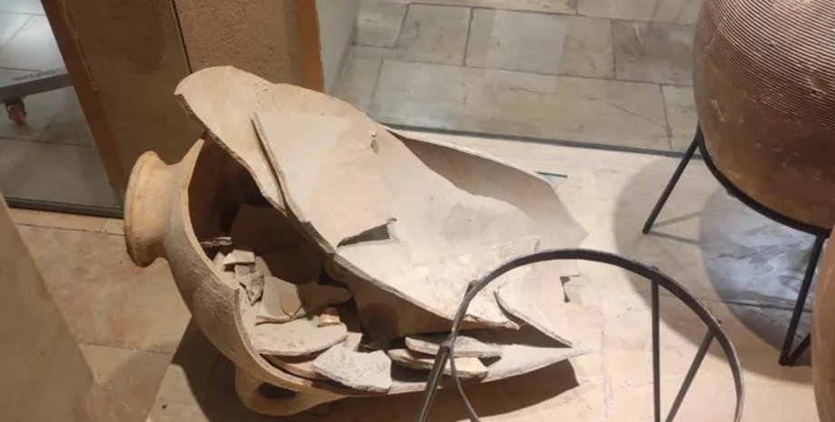 Осколки розбитого глечика