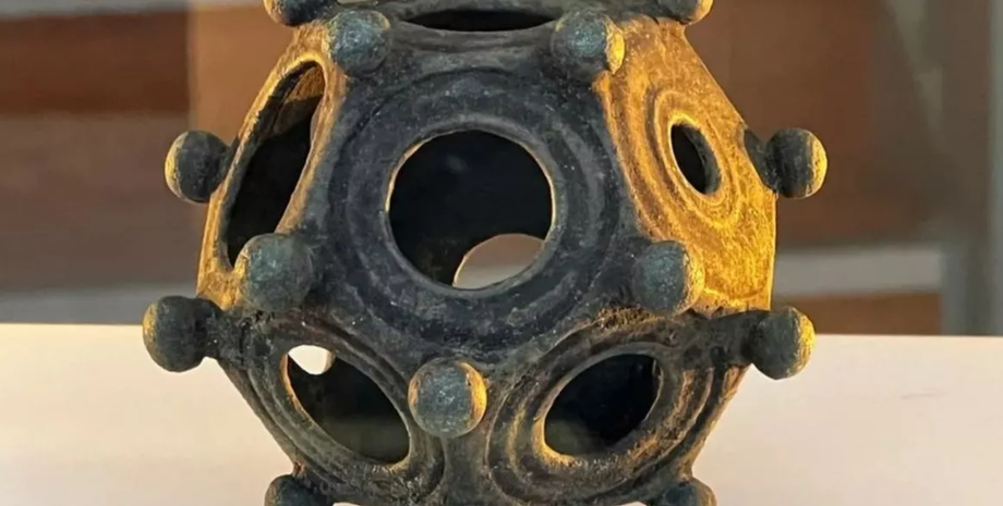 Загадковий 12-граний предмет, археологи, курйози, знахідки, фото, Велика Британія, телевізійні шоу