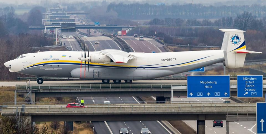 Прибытие Ан-22 в аэропорт Лейпцига 13.01.2018. Фото: Paul Kalbitz