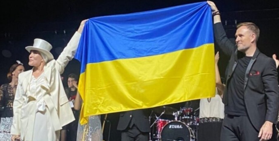 лайма вайкуле, украинский флаг, поддержка украины, война в украине
