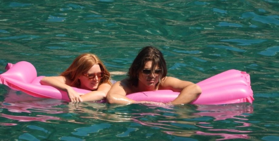 Даміан Герлі з дівчиною Даміан Герлі дівчиною, Елізабет Герлі син, Елізабет Герлі діти, Елізабет Герлі вік, Елізабет Герлі фото, Елізабет Герлі фото