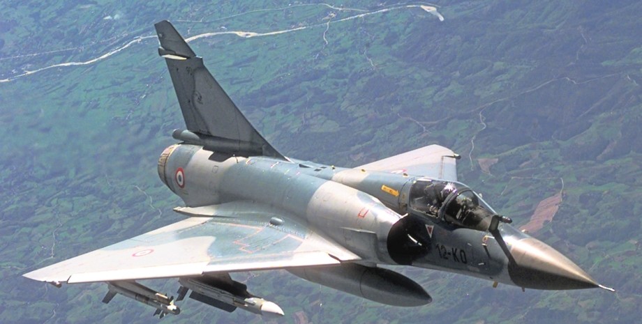 Французький винищувач Mirage 2000
