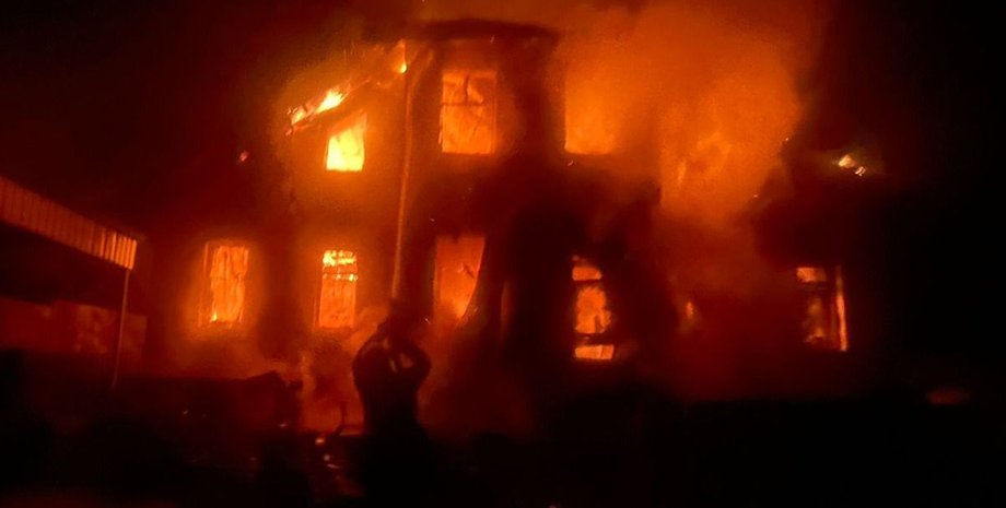 Condividi: La notte del 10 novembre, i russi hanno attaccato congiuntamente l'Uc...