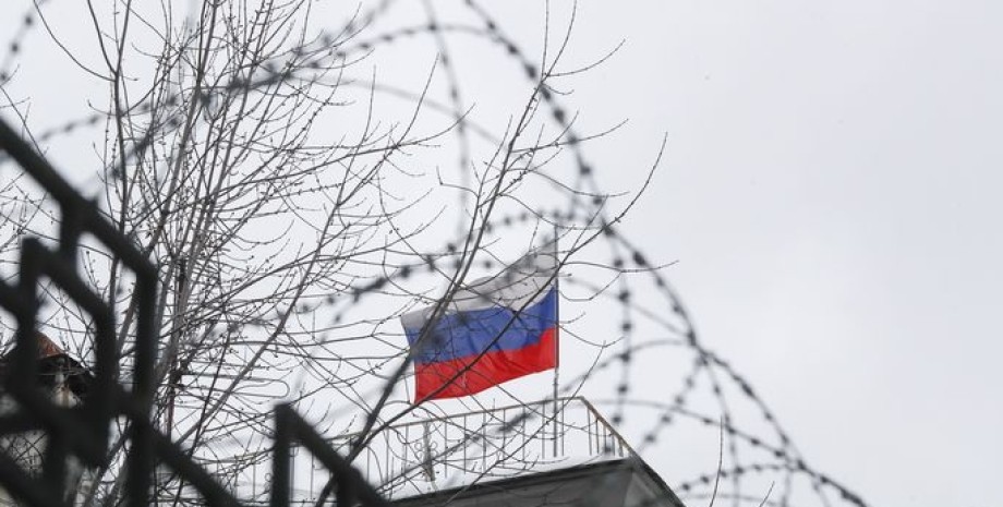 Росія, прапор, в'язниця, колючий дріт
