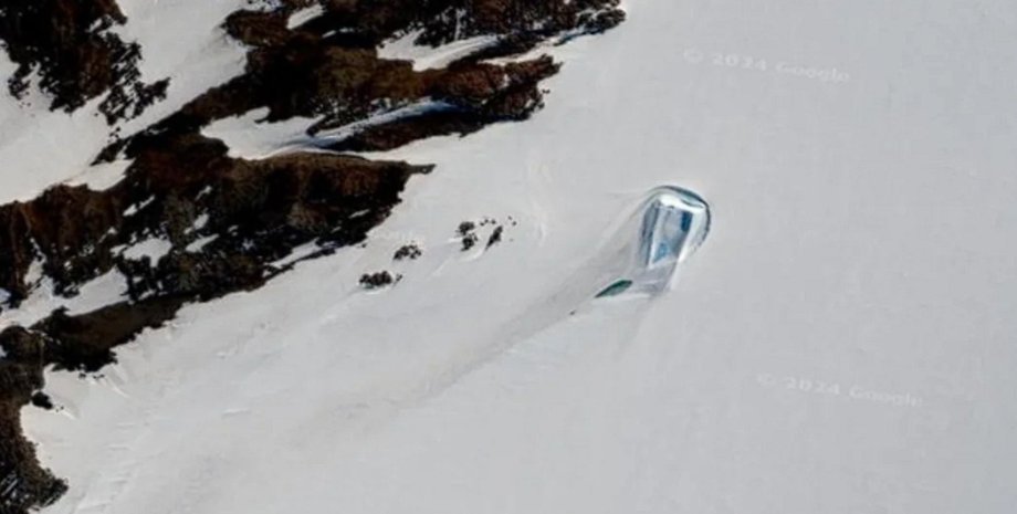 Снимок экрана Google Maps, таинственная дверь, Антарктида, дверь посреди Антарктиды, Google Maps, бункер, находка, теории заговоров