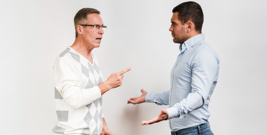 сусіди чоловік Сусід скаржиться поліції на чоловіка та його собаку, та він не має чотирилапого