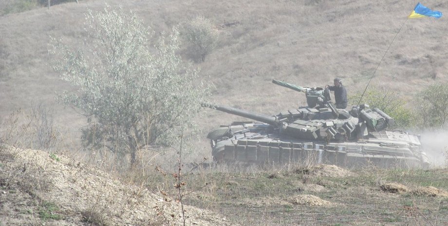 Отвод танков / Фото: facebook.com/ato.news