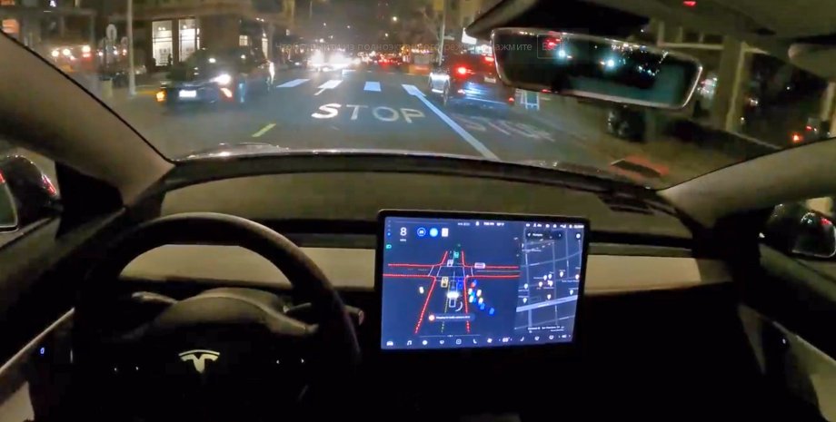 Tesla на автопилоте проехалась по ночному городу