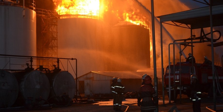Пожар на "БРСМ-Нафта" / Фото: ГСЧС
