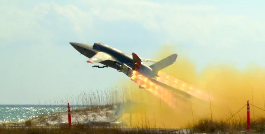 БПЛА XQ-58A Valkyrie беспилотный самолет истребитель