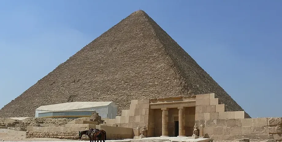 Велика піраміда Гізи, Піраміда Хеопса, таємничі двері, давньоєгипетські таємниці, археологічні відкриття, приховані камери, дослідження піраміди, археологічна експедиція, історичні загадки