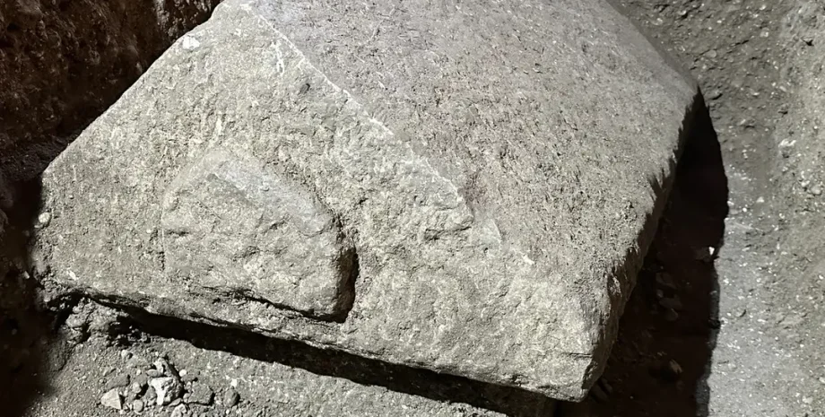 туреччина, поховання, розкопки, могила, саркофаг, святий миколай, поховання святого миколая, храм, знахідка, легенда