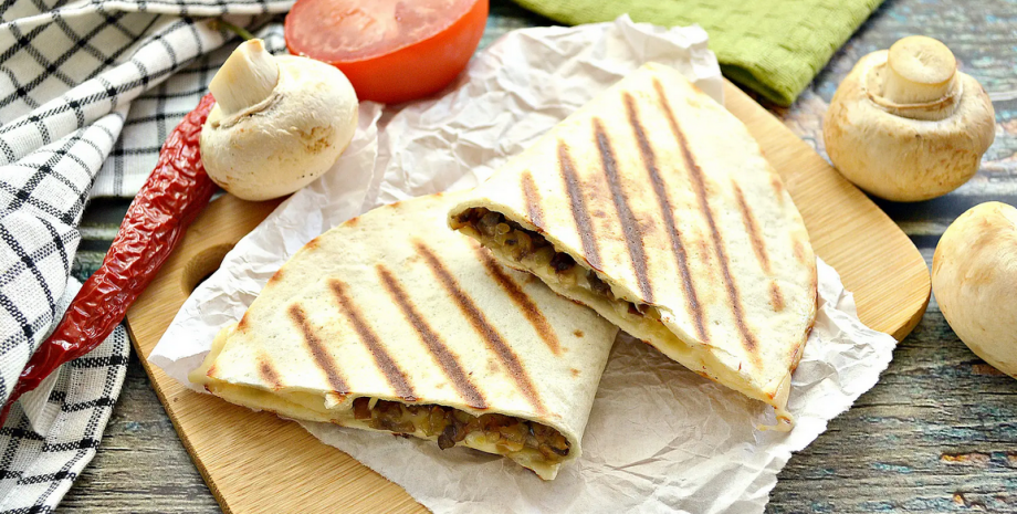 закуска тортильї, закуска, перекус, страва, печериці, помідор, перець