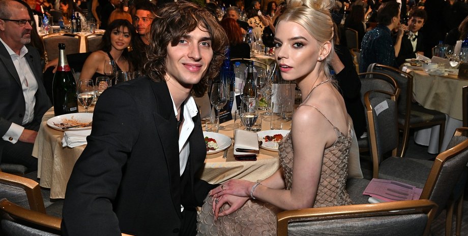 Малкольм Макрей, Аня Тейлор-Джой