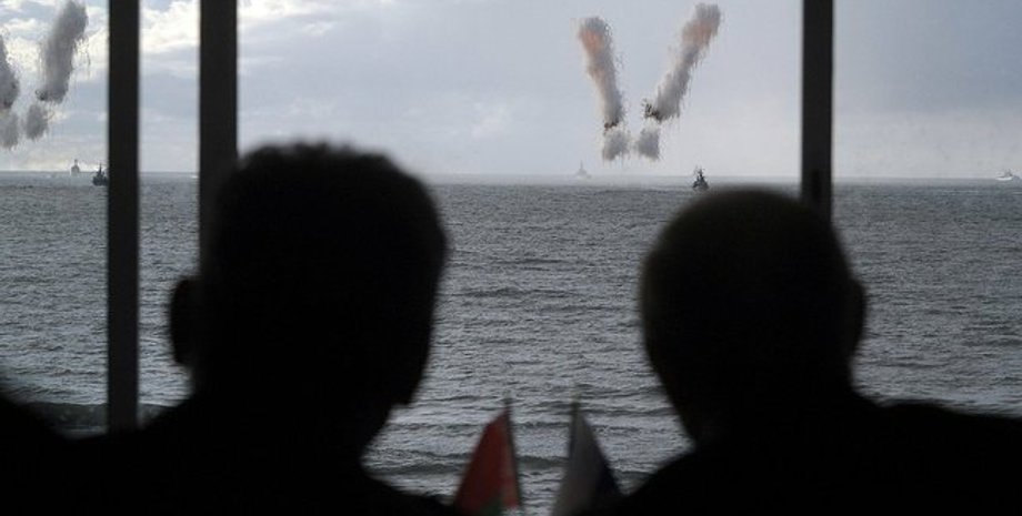 Сергей Шойгу и Владимир Путин на военных учениях / Фото: пресс-служба Кремля