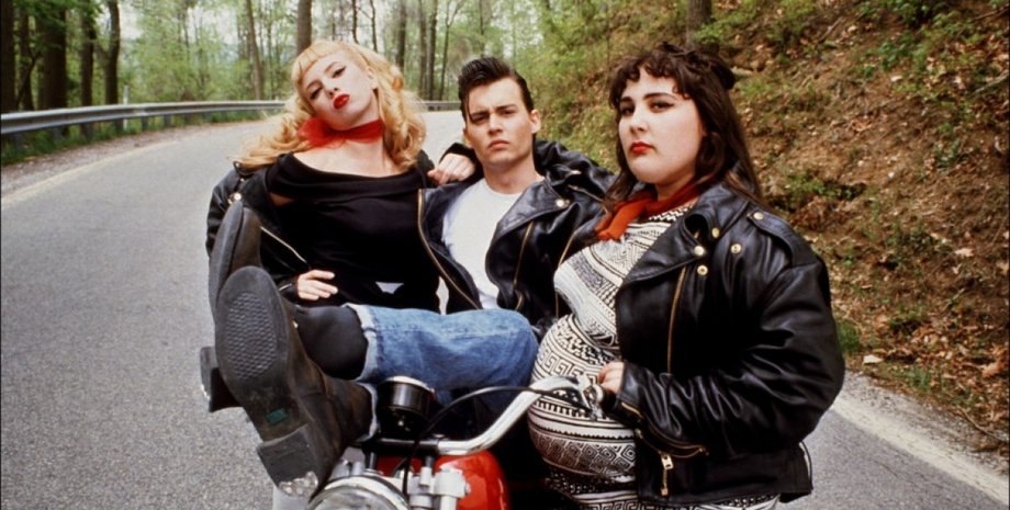 Джонни Депп, плакса, фильм, мотоцикл харлей, аукцион