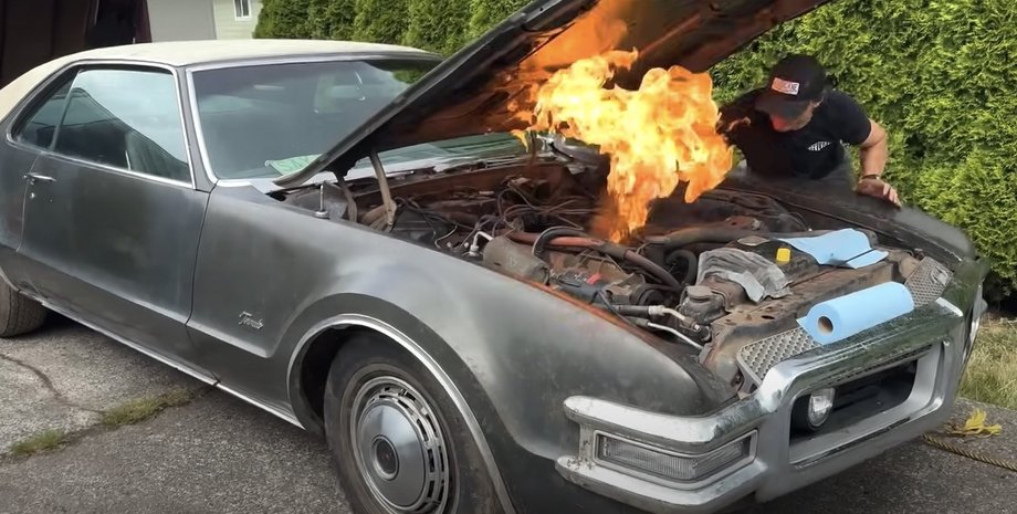 пожар авто, Oldsmobile Toronado 1968, Oldsmobile Toronado, ретро авто, Oldsmobile Toronado, ретро авто