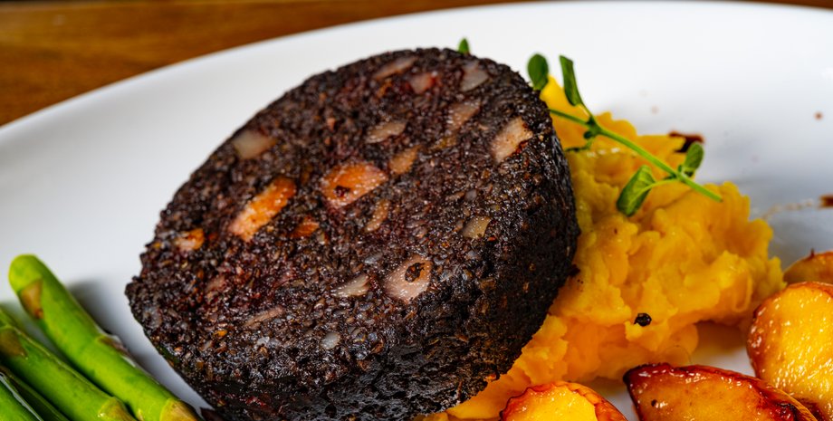черный пудинг, кровяная колбаса, британская кухня, кровь, крупы, овсянка, ячмень, травы, специи, кулинария