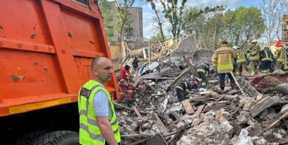 В столиці чоловік перебував під завалами понад шість годин, його дістали Атака, Київ, потерпілі, атака на Київ