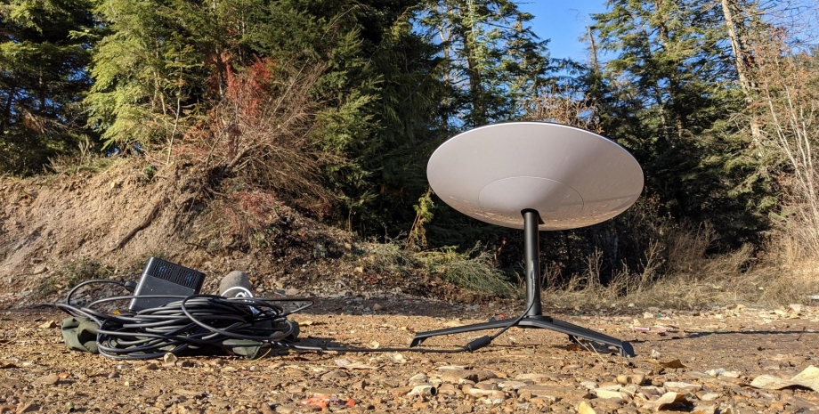 Станція Starlink біля позицій ЗСУ Інтернет Starlink українські військові використовують на українсько-російській війні