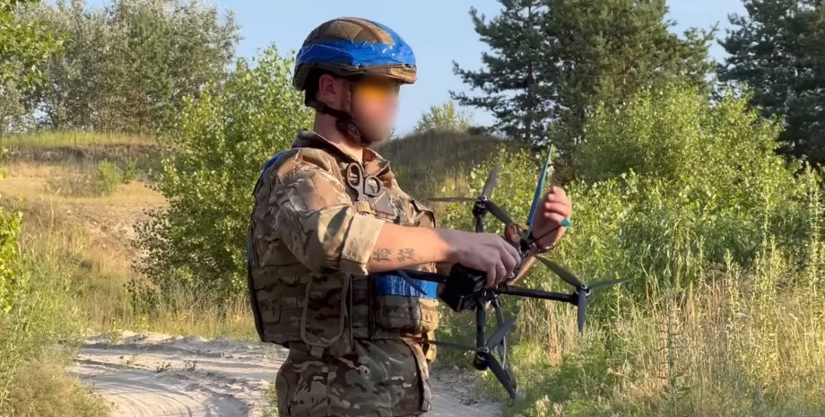 Украинский военный дроном FPV, дрон-камикадзе, всу