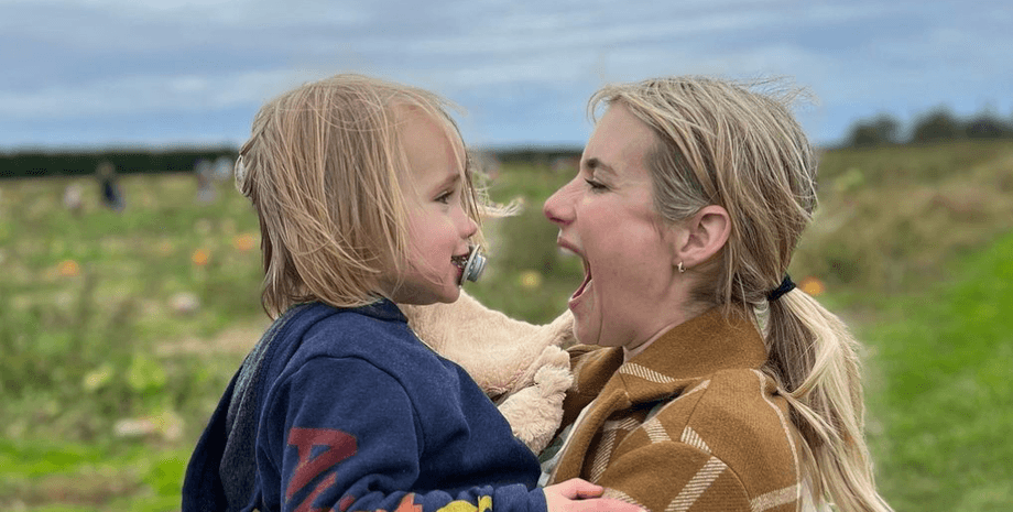 Эмма Робертс сын, эмма робертс личная жизнь, день благодарения, роудс робертс, гаррет хедлунд, коди джонсон