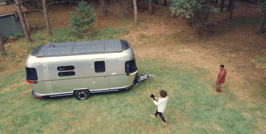 Трейлер, фургон, вантажівка, зйомки фільму, фільм жахів, ліс, реквізит для фільмів