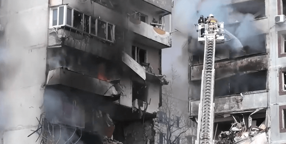 Запорожье, дом, обстрел, пожар, разрушения, последствия атаки, война в Украине, спасатели