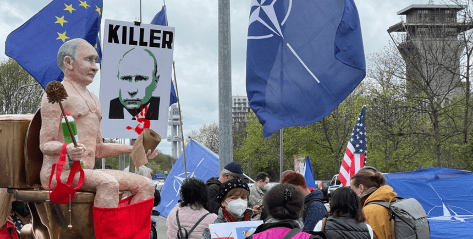 Голый Путин, чехия, прага, ночные волки, россия, рф, байкеры, российские ночные волки