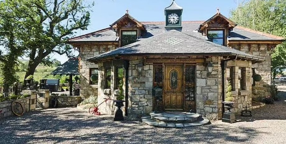 Бизнесмен избежал сноса особняка, снос особняка, незаконно построенный особняк, туристический комплекс, снос отменен, роскошный особняк