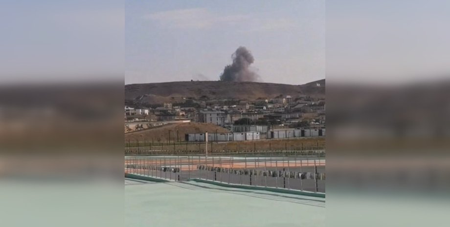 Видео из Крыма показали столб дыма в возможной точке удара средств поражения, свидетельствуют кадры из соцсетей