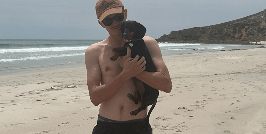 Такса, собака 16 місяців виживав на острові, помітили на острові, собака виживав у дикій природі, не можуть зловити собаку, собака живе на острові, такса