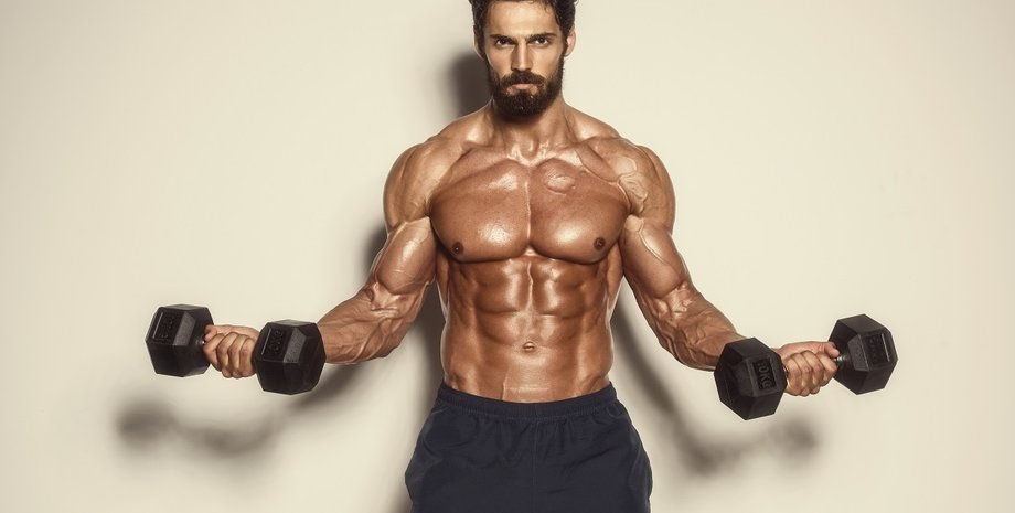 м'язистий чоловік