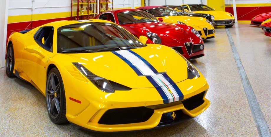 колекція суперкарів