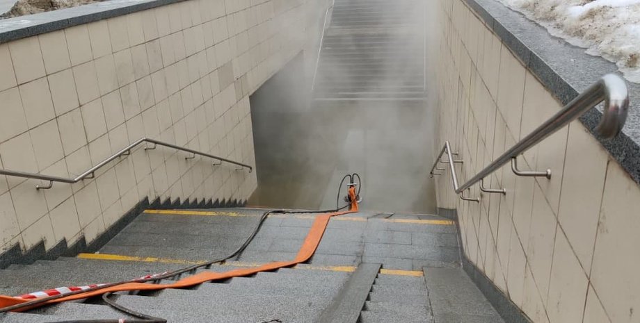 Киев, Шулявка, подземный переход, кипяток, трубопровод, авария